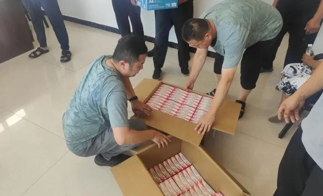 助力乡村振兴 | sunbet申搏官方网站基金会向巴彦县新立村捐赠1600盒皮肤用药